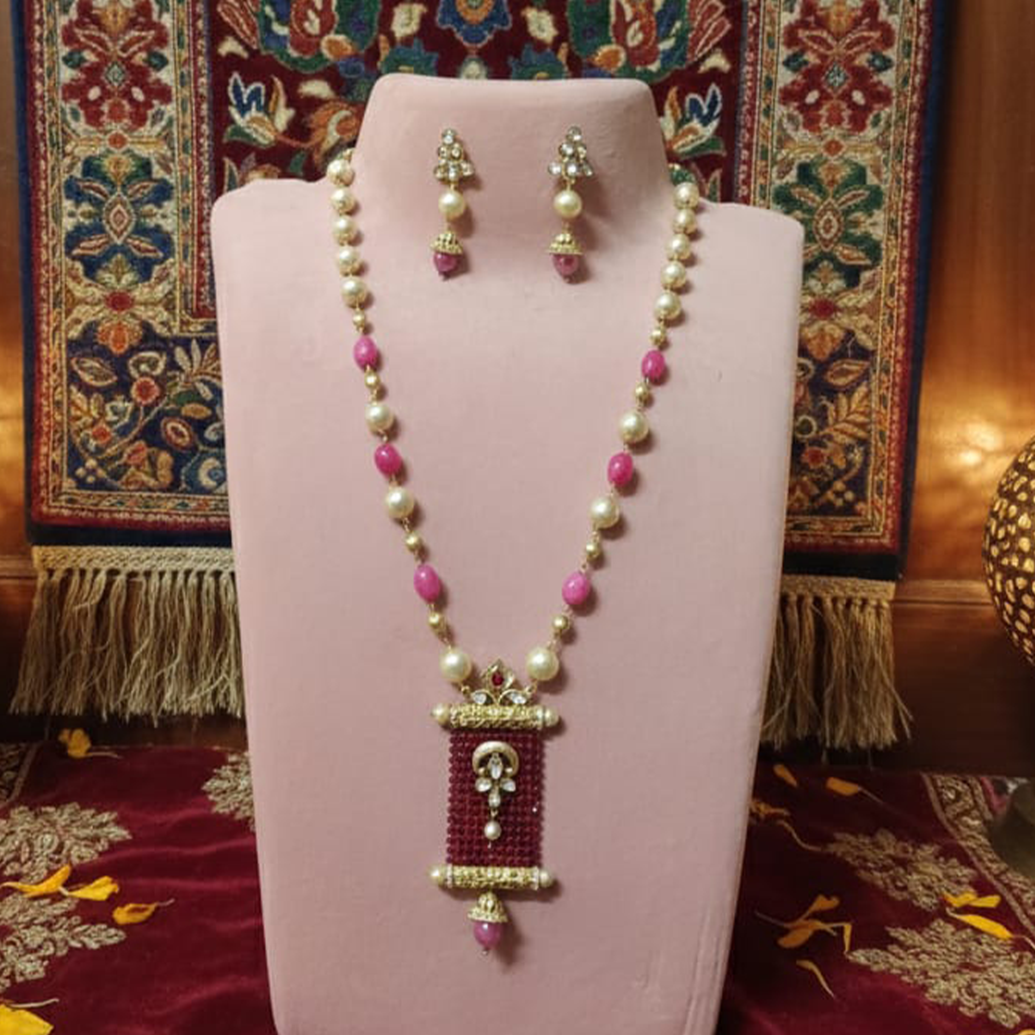 Kundan + Shell Pearl + Net Pendant Necklace