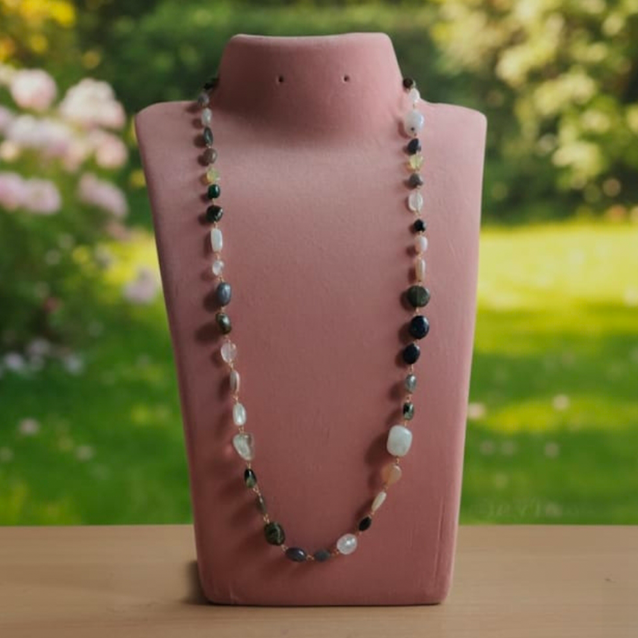 Calcidony Multicoloured Stone Single Line